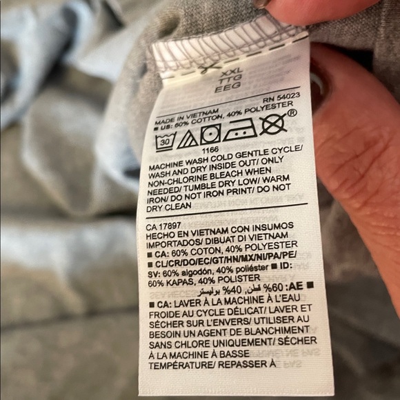 NWT Men’s Christmas Themed T-Shirt - Picture 5 of 6